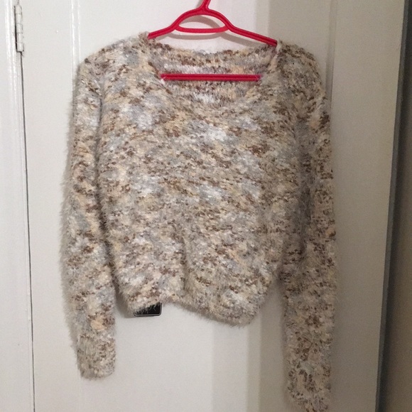 Fuzzy cropped sweater - Picture 1 of 5